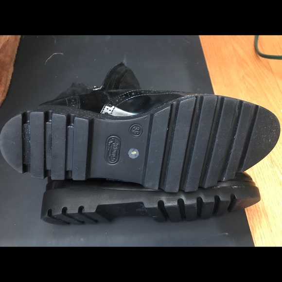 Black boots by Barbara Barbieri - Picture 2 of 8